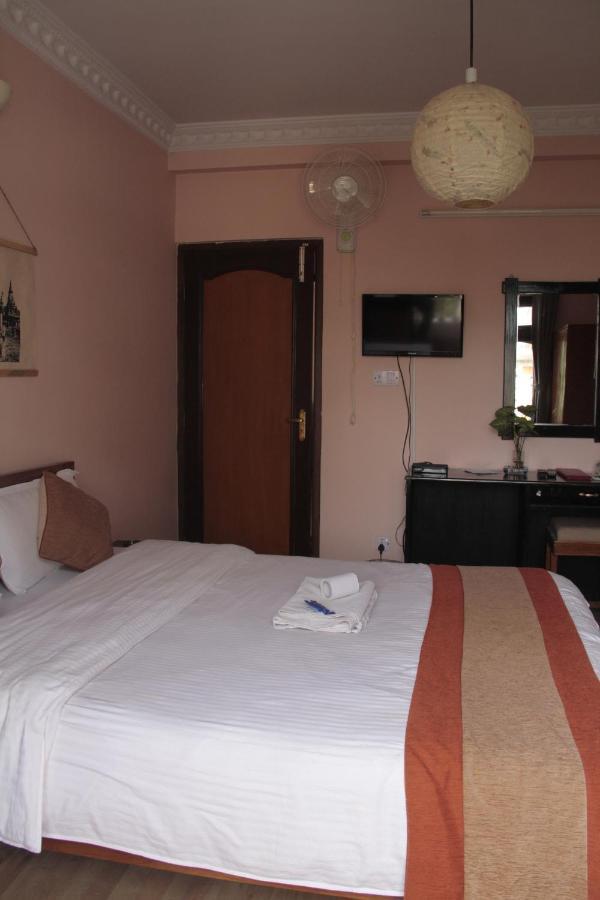 Hotel Lotus Garden กาฐมาณฑุ ภายนอก รูปภาพ